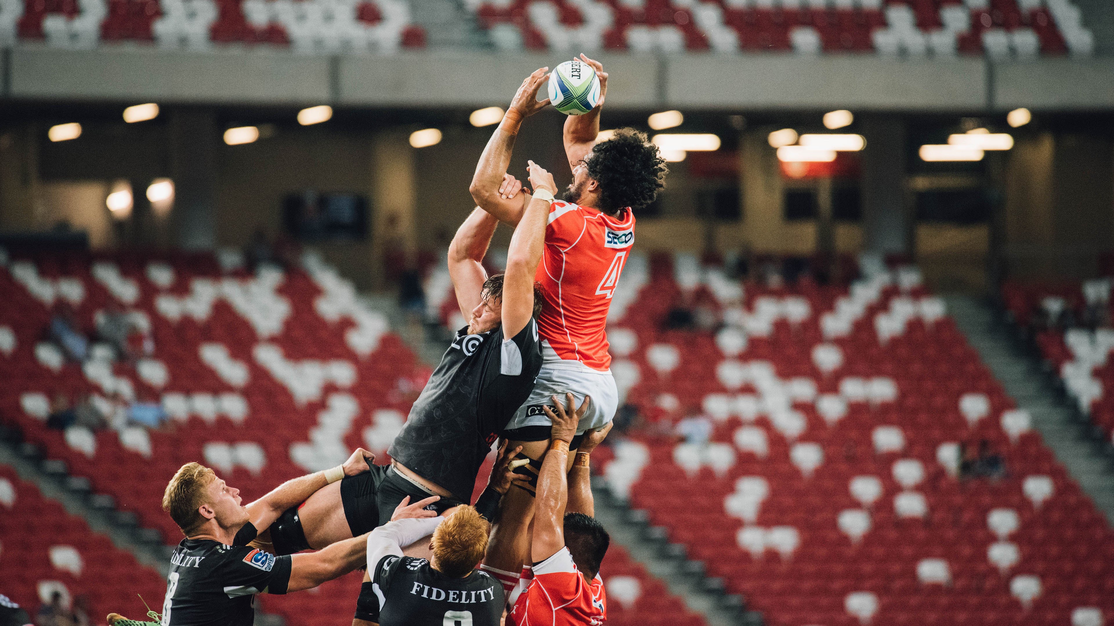 开云体育-法拉利翻盘威廉姆斯，拉塞尔扛起全队，一场策略与意志的胜利