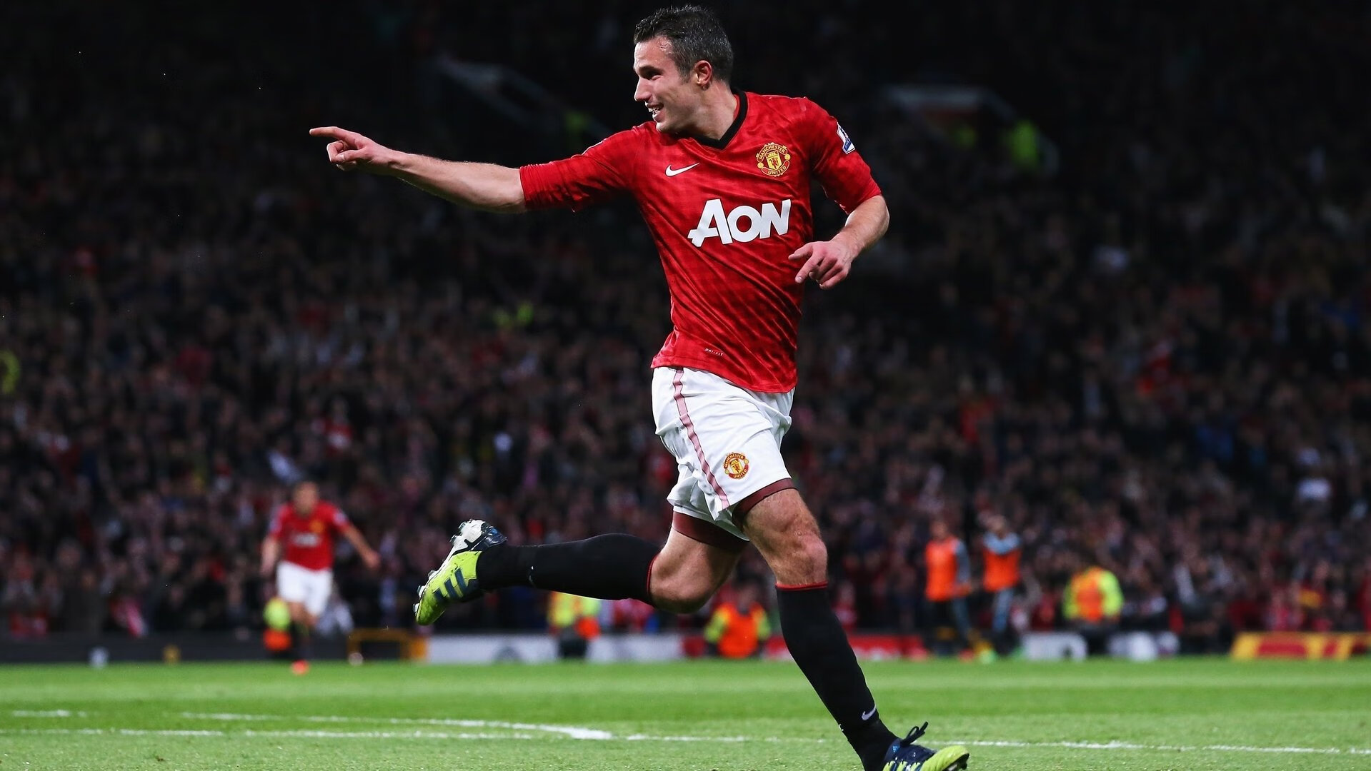 赛道上的心跳时刻，哈斯险胜阿斯顿马丁，拉塞尔全程统治的战术奇迹